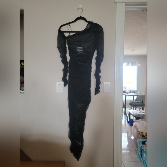 Carli Bybel x Missguided | Ruched One Shoulder Midi Dress - Picture 4 of 8